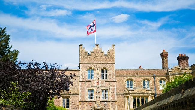 Image of ͷԭ Gate Tower with flag